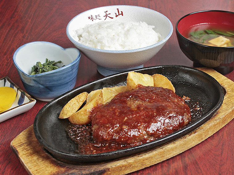 ハンバーグ定食800円〈ハンバーグ・ポテトフライ・ご飯・みそ汁・漬け物・小鉢〉【提供時間11：00～14：30／17：00～21：00（20：30ラストオーダー）】