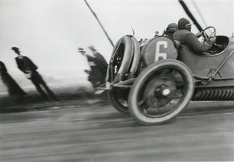 《レーシングカー「ドラージュ」、A.C.F.グランプリ、ル・トレポー》1912年6月26日 Photographie Jacques Henri Lartigue © Ministère de la Culture - France AAJHL