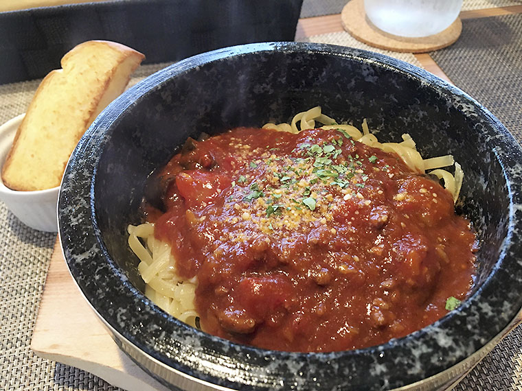 「キッチンカプリッチョ」の看板が目印のお店