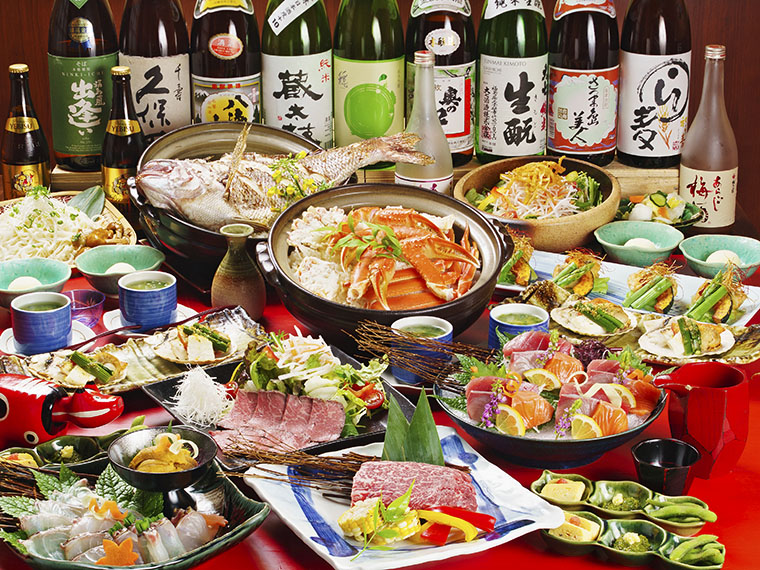 刺身から食事、デザートまで満足度の高い飲み放題付き宴会6コースから選べる。飲み放題のドリンクは、ビールが「サッポロ黒ラベル」など約50種類