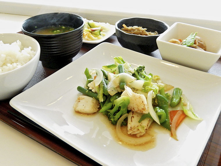 「日替わりランチ」一例。駅近で、気軽に福島の食材を使った料理が味わえる
