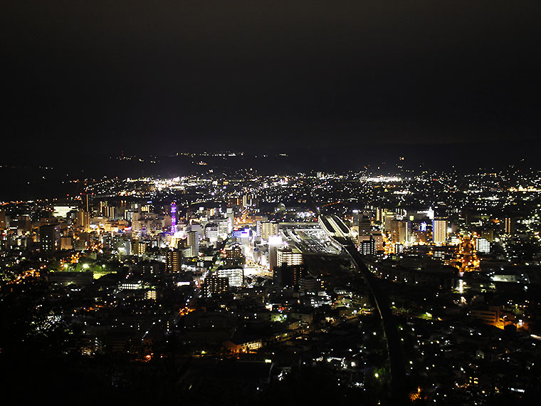 烏ヶ崎展望台から撮影した夜景。9月中のおすすめ撮影時間は18時から21時頃