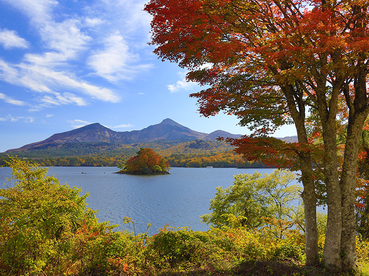 裏磐梯 秋元湖の紅葉  