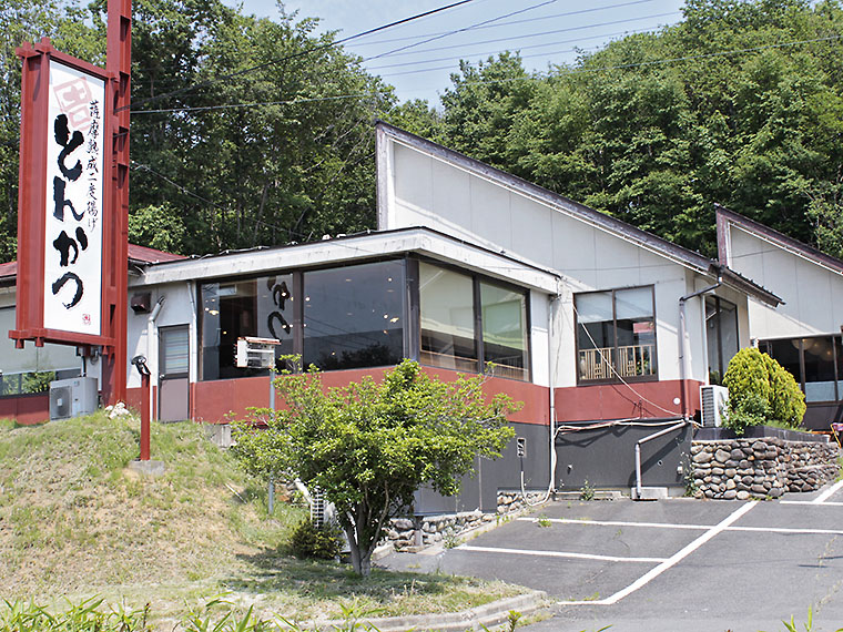 福島市街地から国道4号を南下。松川駅付近を通り過ぎたあたりに『カツ亭』はあります。