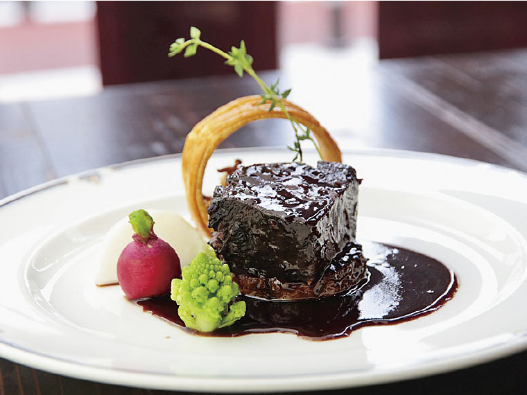 【Cafe&Dining 990(クックレイ)】季節のスイーツと欧風料理を味わえるカフェ。フレンチ、イタリアンと“やまがた”のコラボを楽しもう。ランチは990円から。