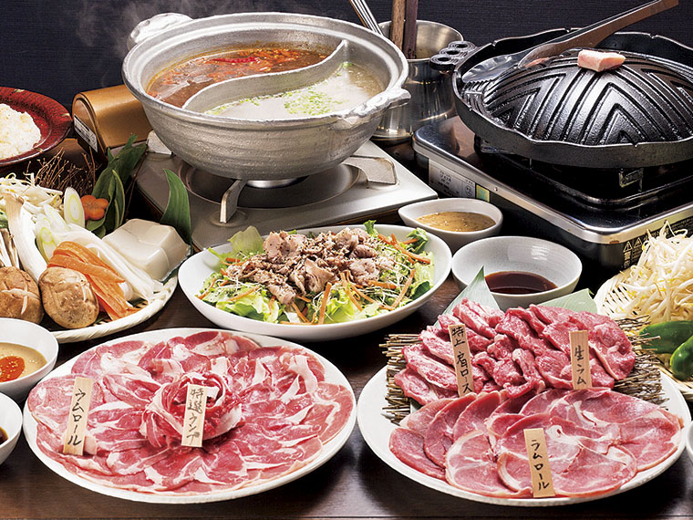 「特選5,400円コース」で、ラム肉のしゃぶしゃぶとジンギスカンが楽しめる。2時間飲み放題込み!