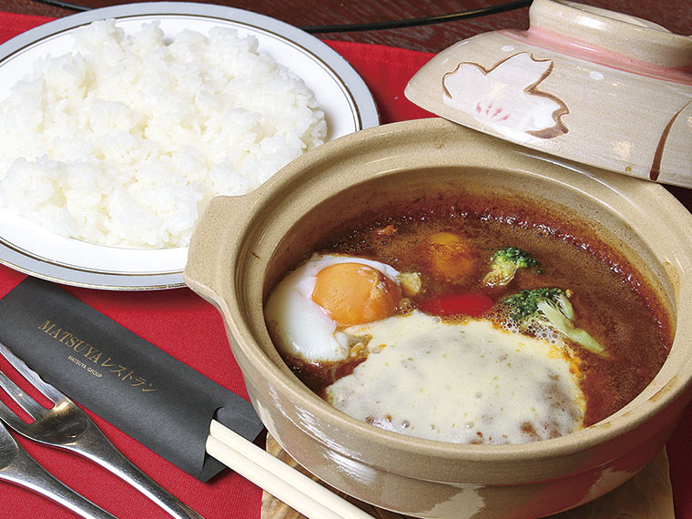 ラジウム玉子のせ煮込みハンバーグ 1,058円〈ラジウム玉子のせ煮込みハンバーグ・ライス〉【提供時間9:00〜16:00(14:00ラストオーダー)】