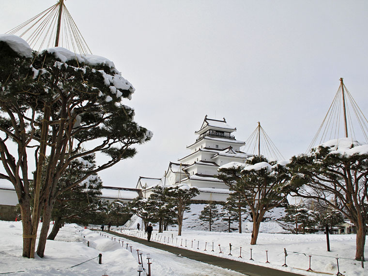 一面の雪景色に包まれた「鶴ヶ城」も見事