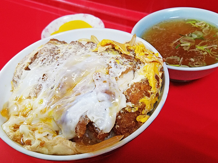 カツ丼(950円)