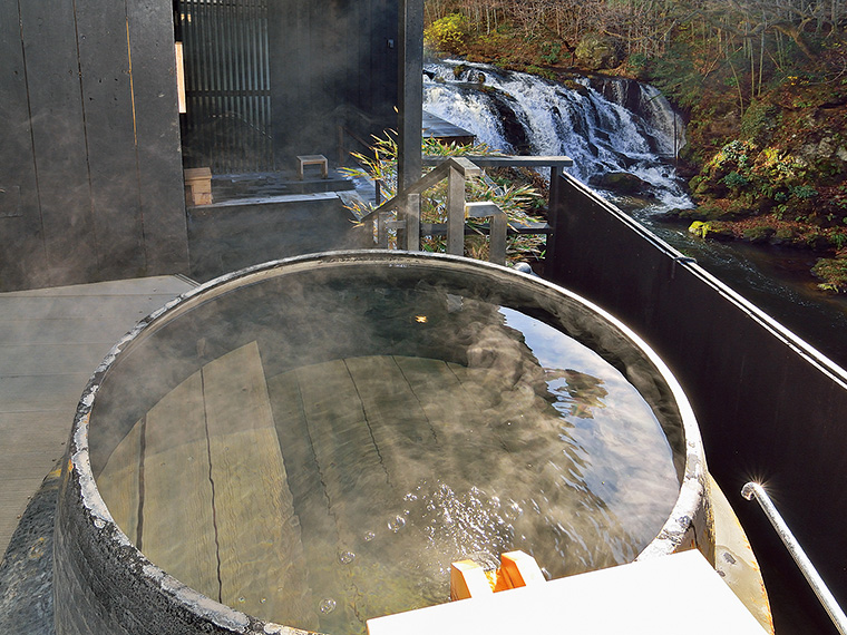 贅沢な気分に浸れる。名旅館のお風呂を日帰りで満喫(写真:会津若松市・瀧の湯)