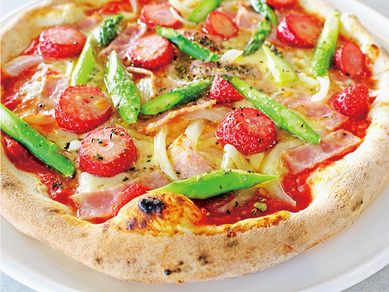 店内にあるピザ窯で職人が作るピザヨーチエン（1,390円）。焼きたての1枚が味わえる。季節ごとにオリジナルのピザを販売予定