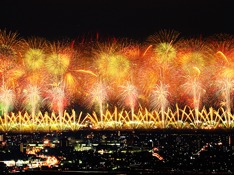 2016年の「復興祈願花火フェニックス」