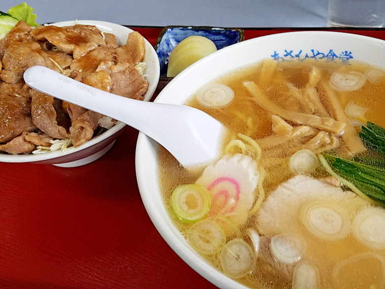 「ラーメン+半焼肉丼」(850円)