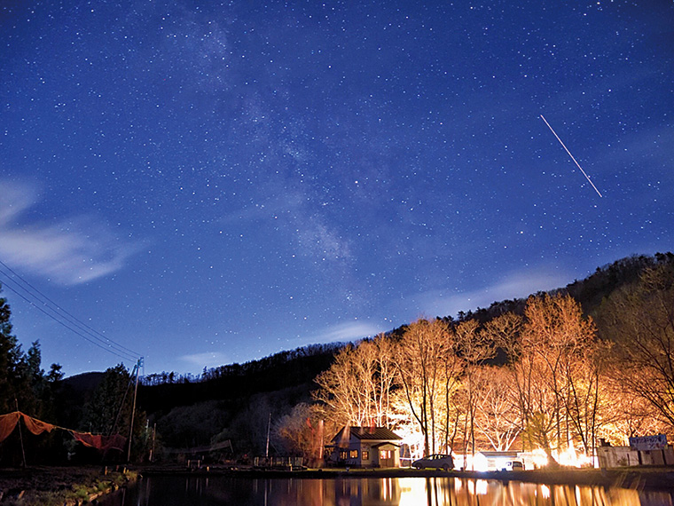 満点の夜空を堪能。大自然の中、昼と夜、また人それぞれの楽しみ方がある