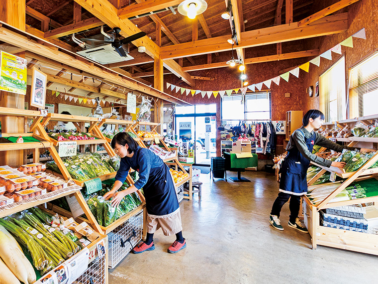 季節の食材が並ぶ店内。「ここたま」は10個入り540円から