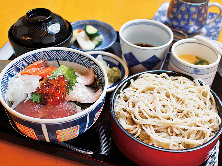 特ランチ1,296円〈ミニせいろ・海鮮丼・茶碗蒸し・味噌汁・香物・コーヒー〉【提供時間11：00〜15：00（14：30ラストオーダー）】