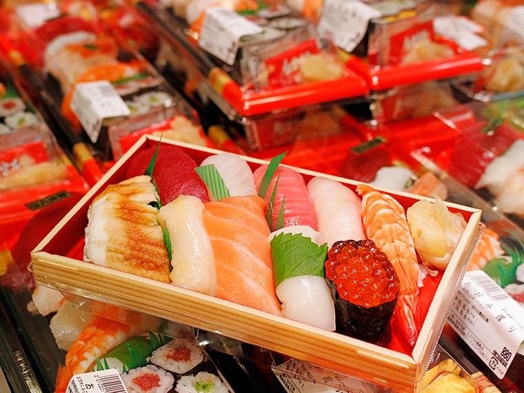 【魚の北辰】「お盆スペシャル(上)」(1,580円)★要予約、「お盆限定にぎり(3〜4人前)」(6,800円)も好評受付中