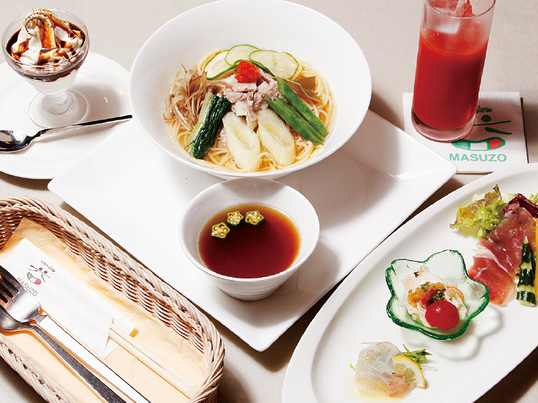 季節限定スパゲッティスペシャルランチ1,380円〈スパゲッティ(写真は季節野菜のエゴマ豚しゃぶスパゲッティ※プラス200円)・イタリア産生ハムのサラダがついた前菜プレート・ドリンク・デザート〉【提供時間11:30〜15:00(14:30ラストオーダー)】