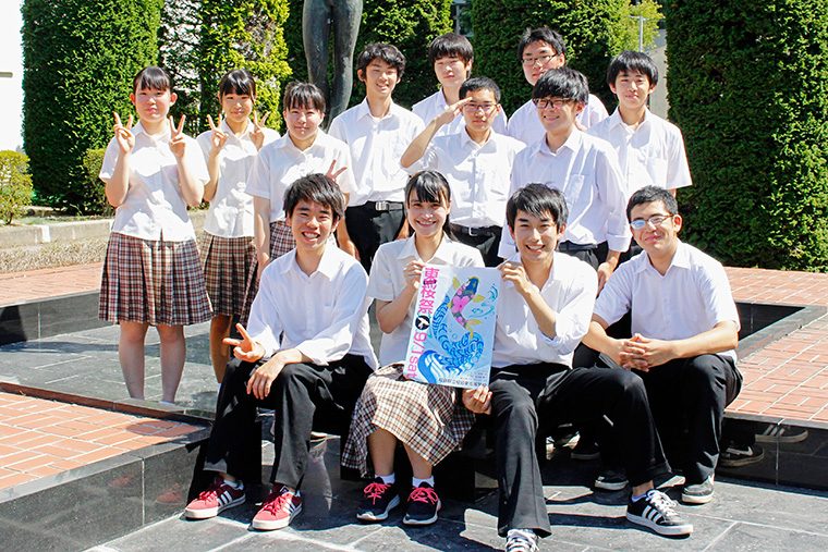 「東桜祭は、東高生の個性を活かしたクラス企画などがたくさんあります。誰でも楽しめるので、ぜひお越しください!」と実行委員会と生徒会の皆さん