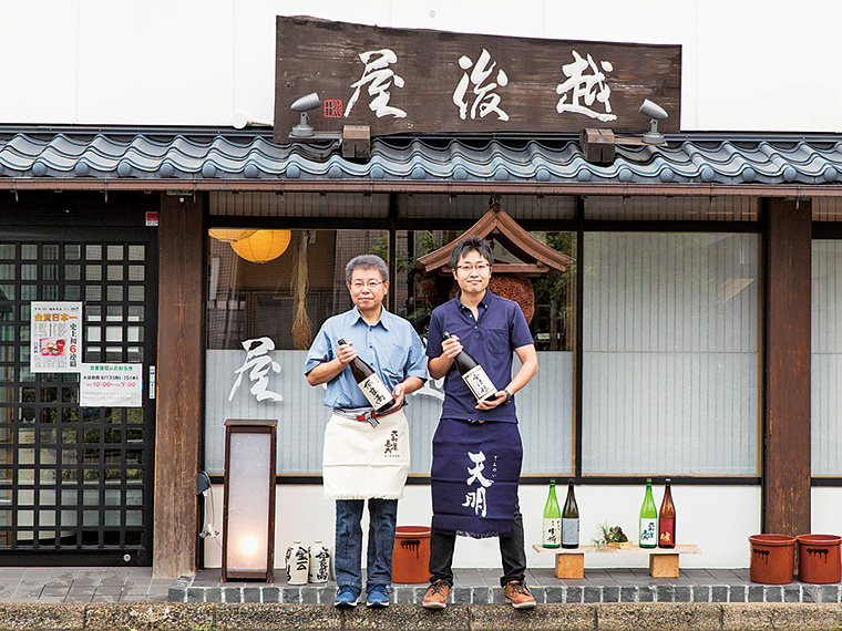 「日本酒を応援したい」と話す、知識豊富で気さくなスタッフが酒選びをサポート