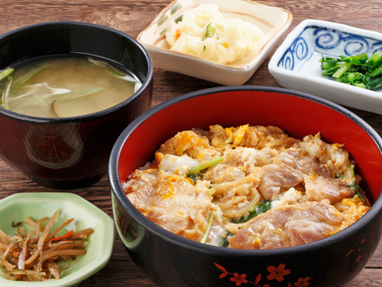 「会津地鶏の親子丼」（800円）