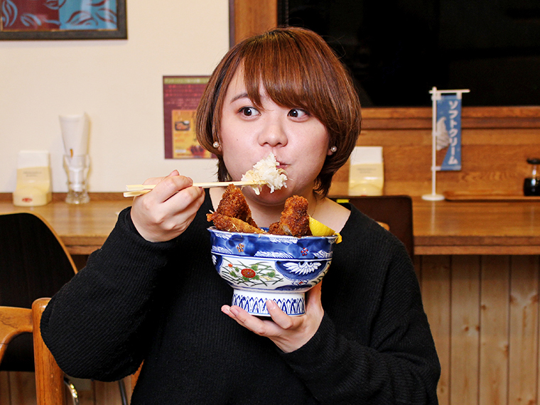 しかしカツだけじゃなく、ご飯もすごい量。これは大物だ!
