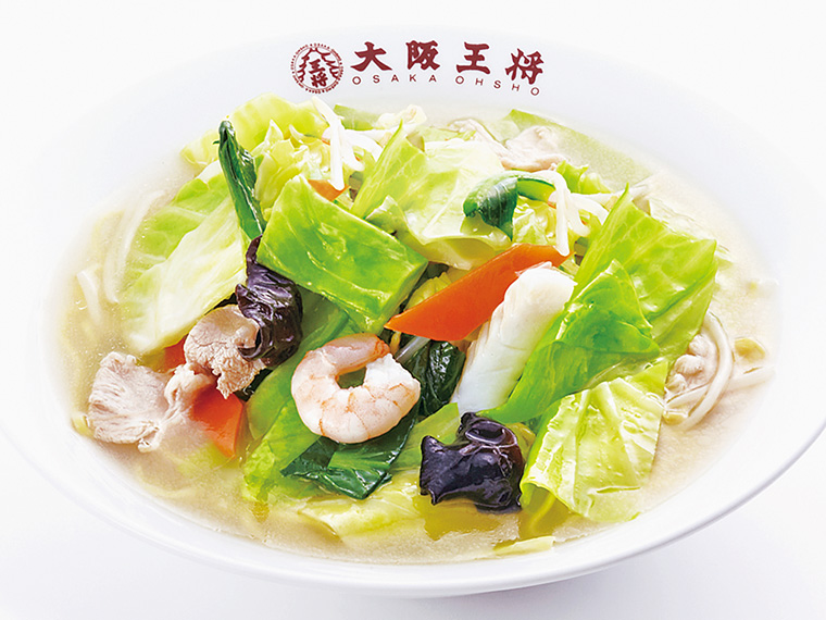 「大阪ちゃんぽん麺」（750円）。キャベツがたっぷり250g！玉ネギやニンジンなどの野菜も入っており、不足しがちな野菜をあっさり塩味でおいしく食べることができる。ボリューム満点、ヘルシーな人気メニュー