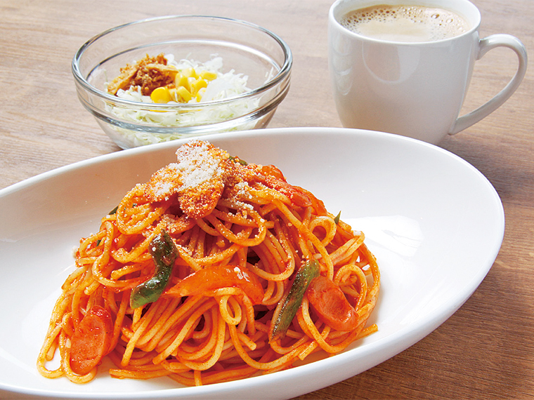 昔懐かしナポリタン880円〈ナポリタン・ミニサラダ・ドリンク〉【提供時間10:00〜18:30(18:00ラストオーダー)※12月~2月は〜18:00(17:30ラストオーダー)】