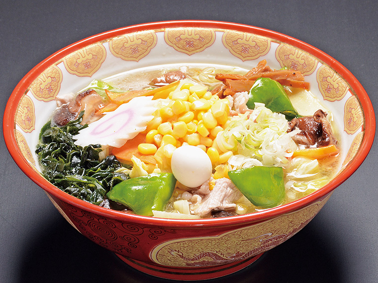 「大學らーめん」(880円)。シイタケやピーマンなど11種の野菜がたっぷりと入った人気の一品。バターの風味が効いた和風ミックスの味がクセになる