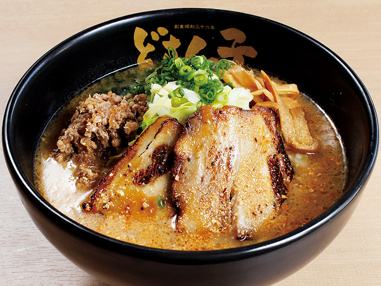 「金練(きんねり)」(880円)。豚骨スープに北海道産「生味噌」を合わせ、味噌本来の味わいを追求。濃厚でコクのある一杯は、一度食べたらクセになる