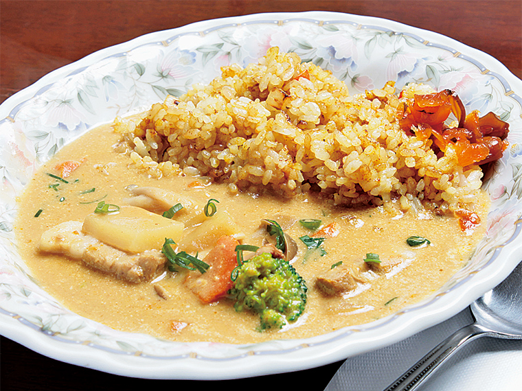 白カレー660円【提供時間10:00〜20:00(日曜祝日は11:00〜19:00)】