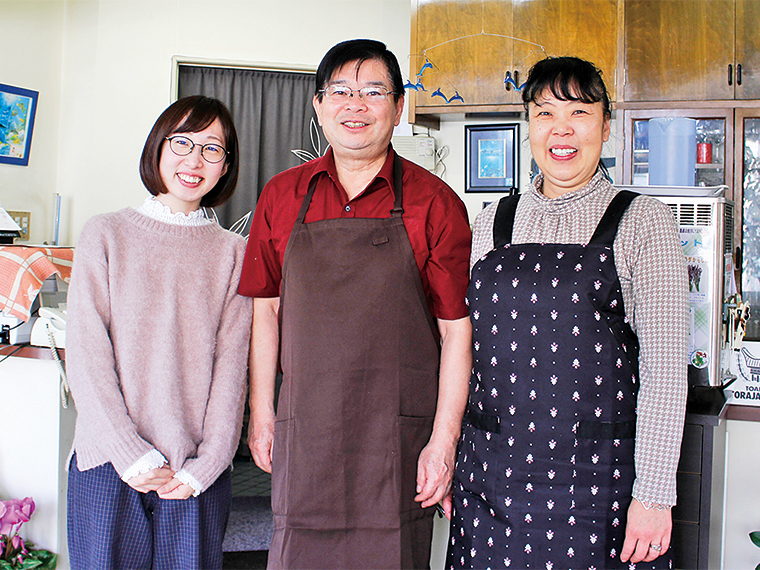 温かく迎えてくれる箱崎さんご夫婦。2018年1月、第3回地産地消大賞を受賞した「田村市ご当地グルメプロジェクト」の代表も務める