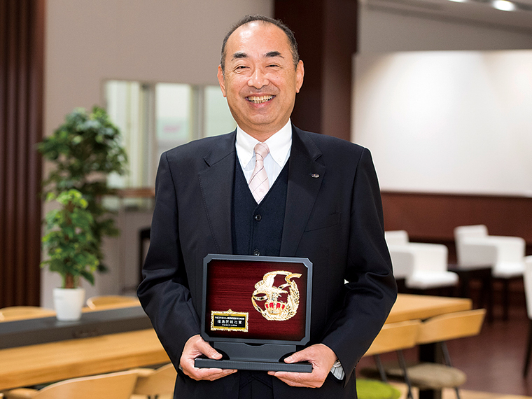 「自分らしく働いてほしい」と微笑む内田代表取締役社長。昨年、健康経営優良事業所として福島県から認定を受けた