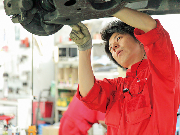 車検はリピーター率が6割を超え、整備職は人数が多く必要となるため、整備職と販売職の割合は6:4だという