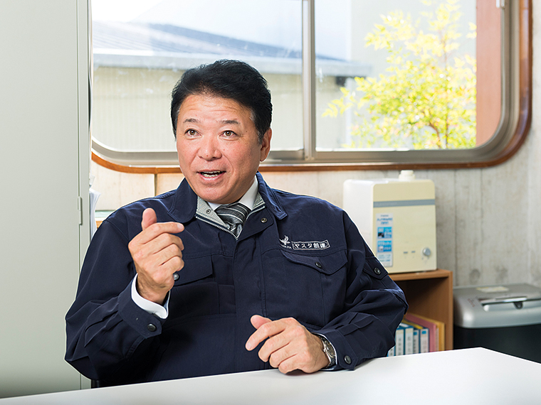 「どこか不器用な人の方がなぜか職人としては伸びます」と話す安田代表取締役
