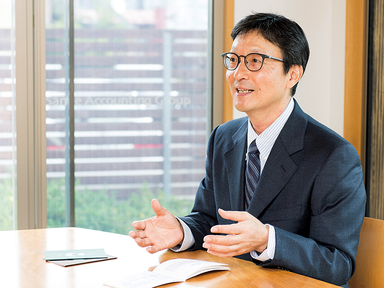 「お客様が成長することで、私たちの土台ができ上がりました」と三部吉久所長
