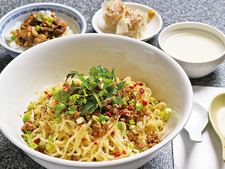 日替わりランチB 780円〈四川式汁なし担々麺・ルーロー飯・シューマイ・杏仁豆腐またはコーヒー※内容は日替わり〉【提供時間11:30〜14:00ラストオーダー】