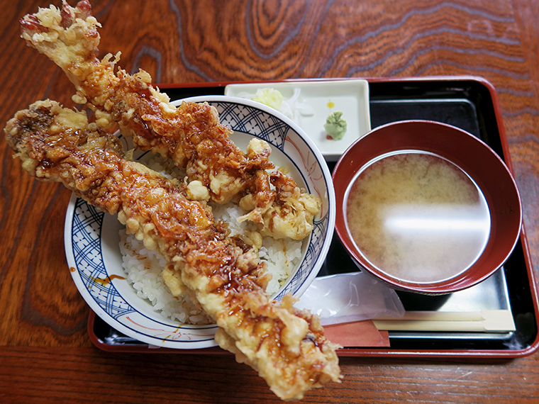 「大海老と穴子一本揚げ天丼」（1,600円）