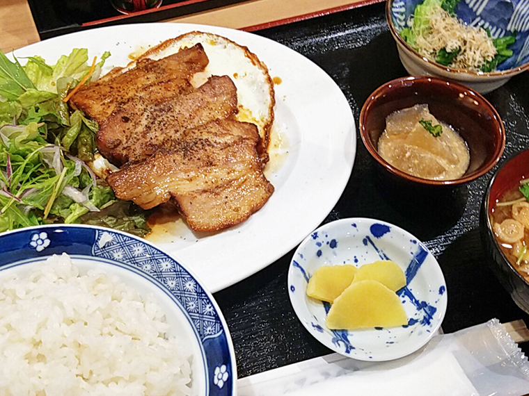 チャーシューエッグ定食(1,000円)