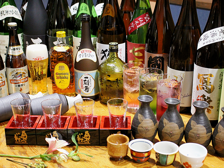 日本酒はもちろん、ビール、チューハイ、果実酒など各種取り揃えている