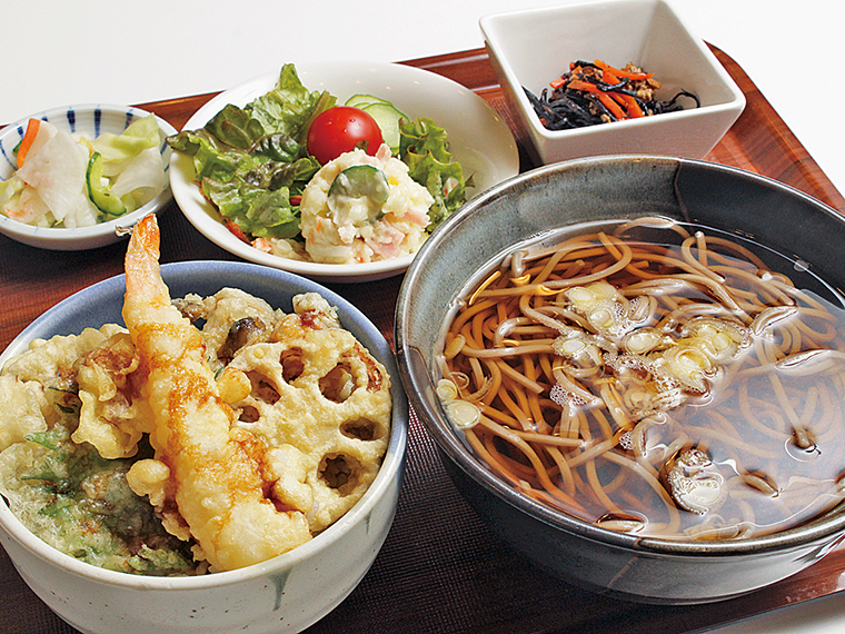 日替りランチ650円〈天丼・そば・サラダ・小鉢・お新香※内容は日替わり〉【提供時間11:30〜14:30※なくなり次第終了】