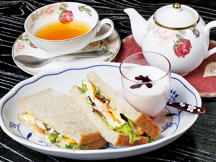 24【CAFE おおとも】十穀パンサンドドリンク付き(通常750円)