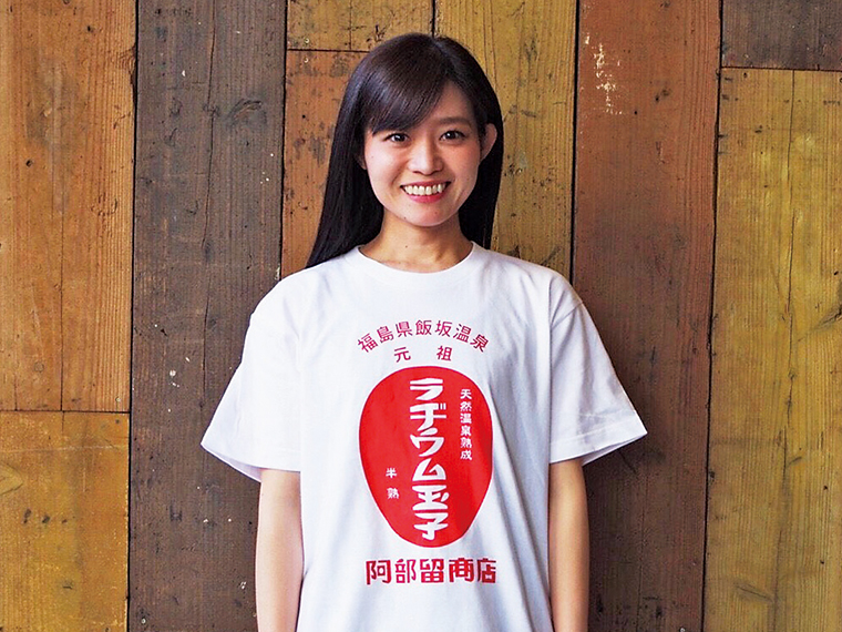 「ラヂT」(2,500円)を着て、世界にラヂウム玉子愛をアピール