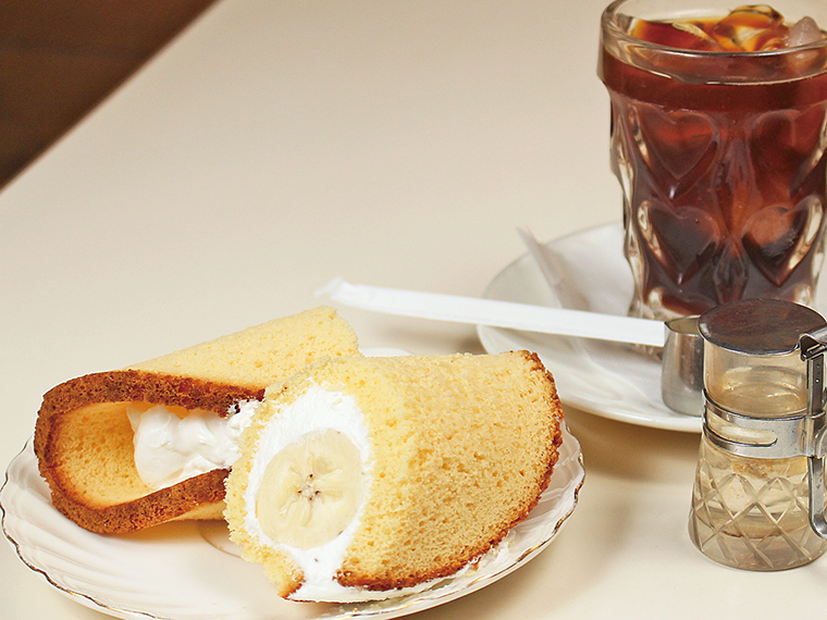 16【パン・洋菓子・喫茶 オジマ】オムレットバナナケーキセット（通常750円）