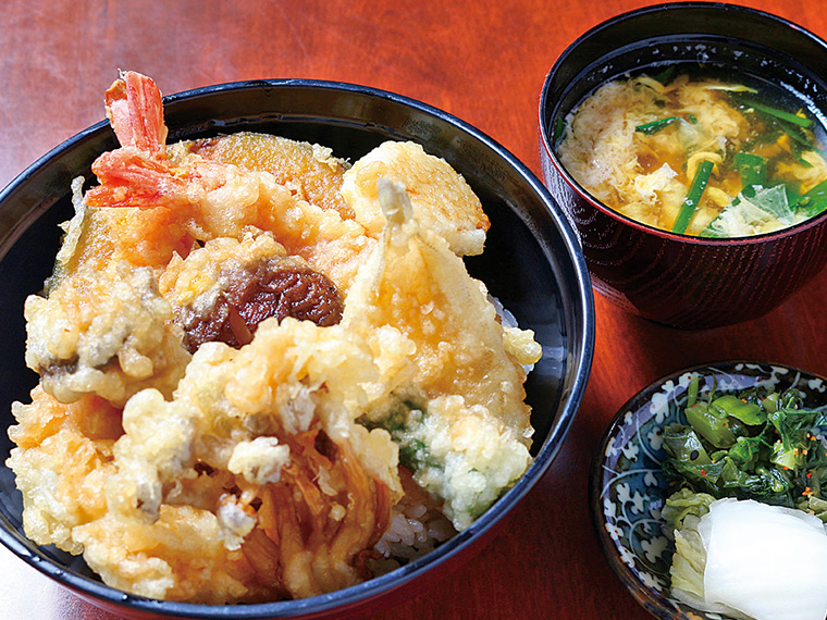 天丼900円〈天丼・みそ汁・お新香〉【提供時間11：00〜14：30／17：30〜20：30】