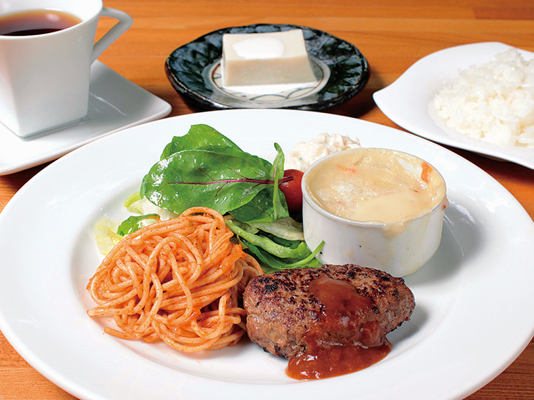 森のランチ1,400円※限定20食、なくなり次第終了〈ハンバーグ・グラタン・サラダ・パスタ・ライスorパン・デザート・コーヒー〉【提供時間】11：00〜18：00（17：00ラストオーダー）