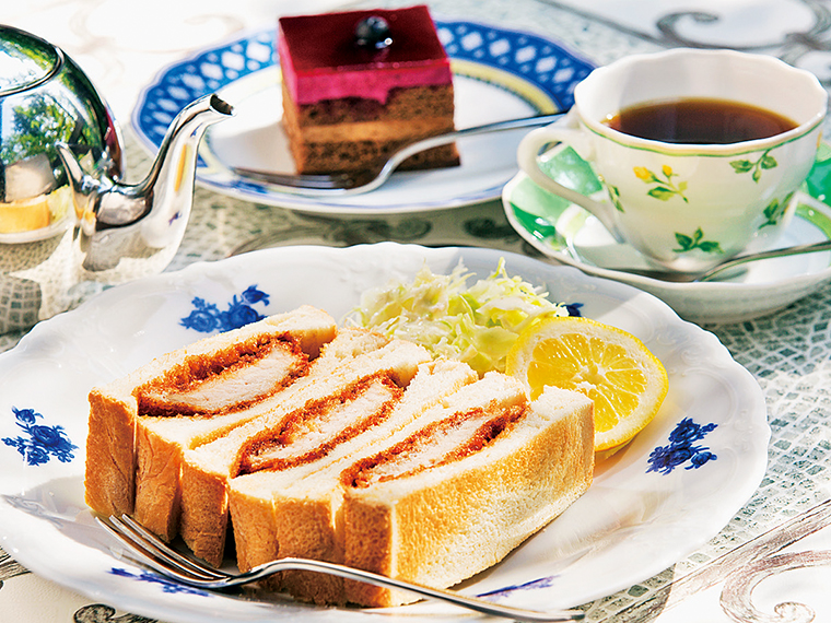 カツサンドセット600円+ケーキ付き330円〈カツサンド・コーヒー・ケーキ〉【提供時間】11:00〜15:00
