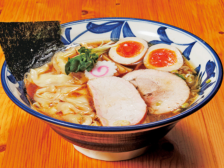 写真は半熟味付玉子トッピング(+100円)