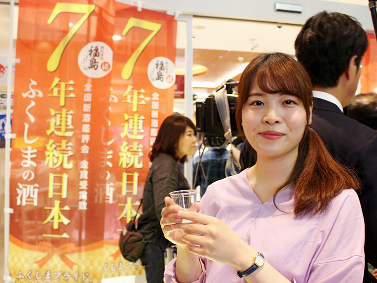 式典では鏡開きが行われ、振る舞い酒をいただきました。「振る舞い酒は開当男山さんのお酒。おいしいです!」