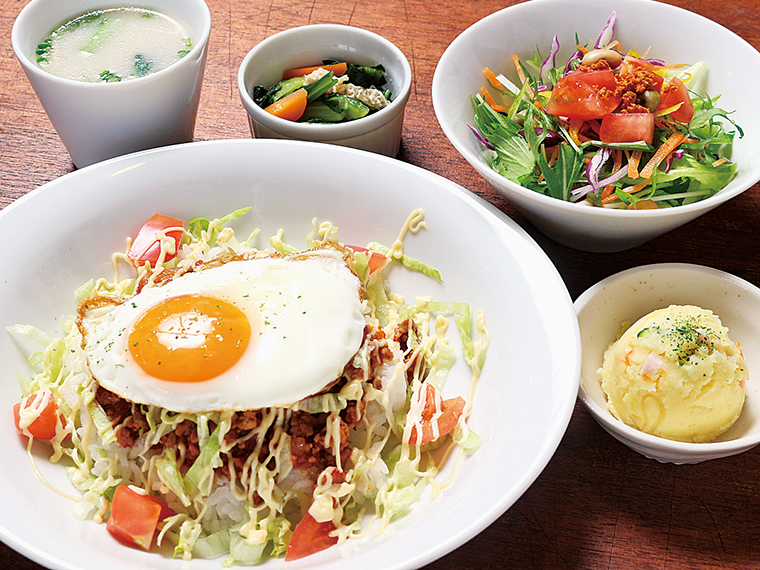 タコライス1,200円※なくなり次第終了〈サラダ・副菜・スープ・ドリンク・プチデザート〉※11:00〜14:00ラストオーダー※月〜金曜日限定